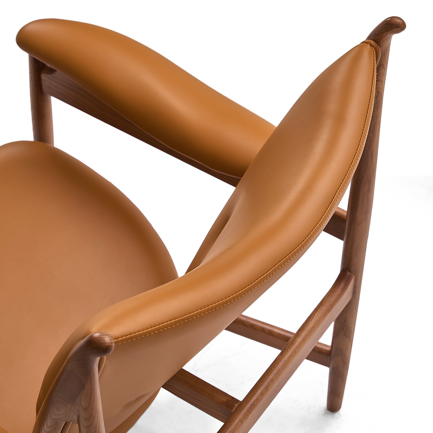 Matteo Tuft Chair