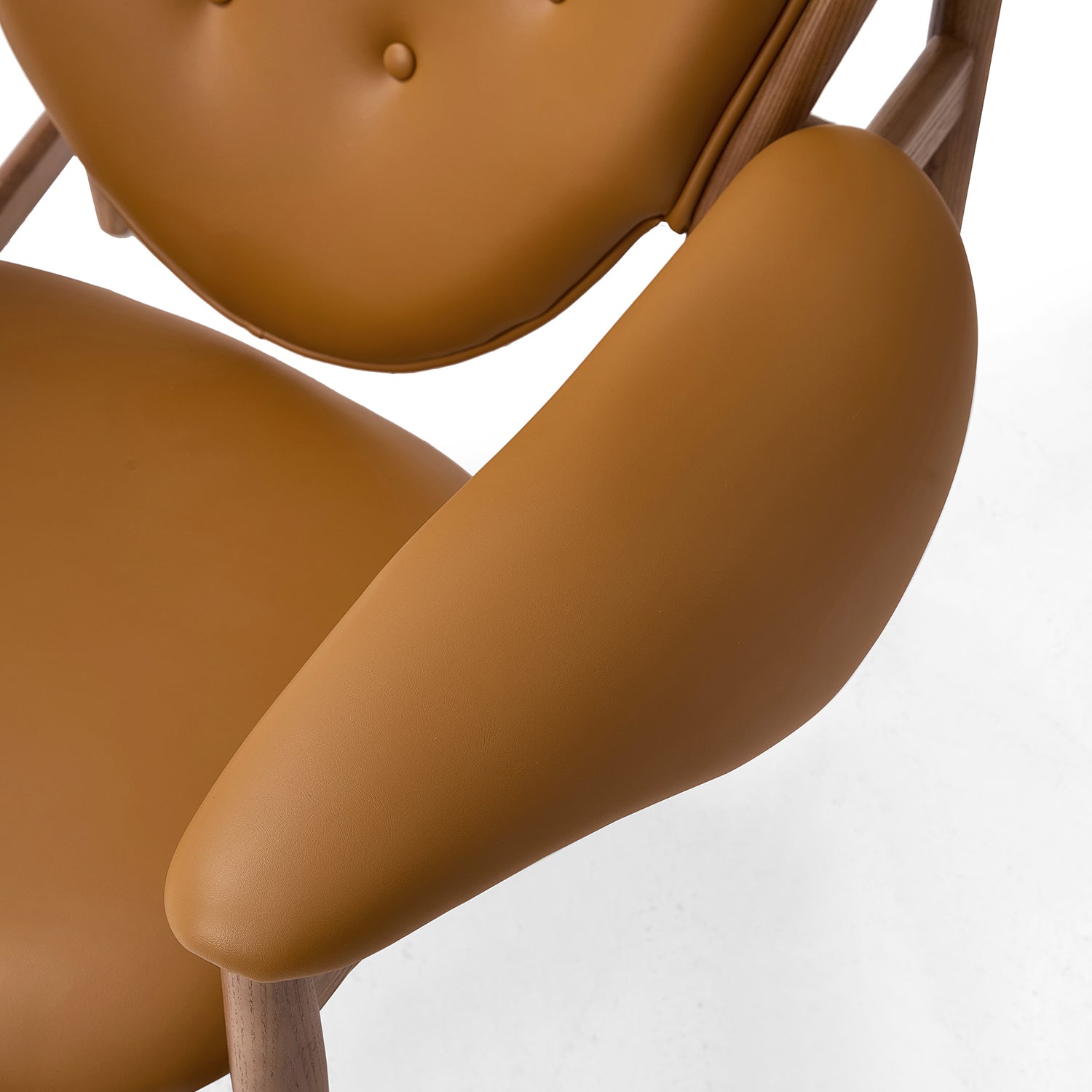 Matteo Tuft Chair